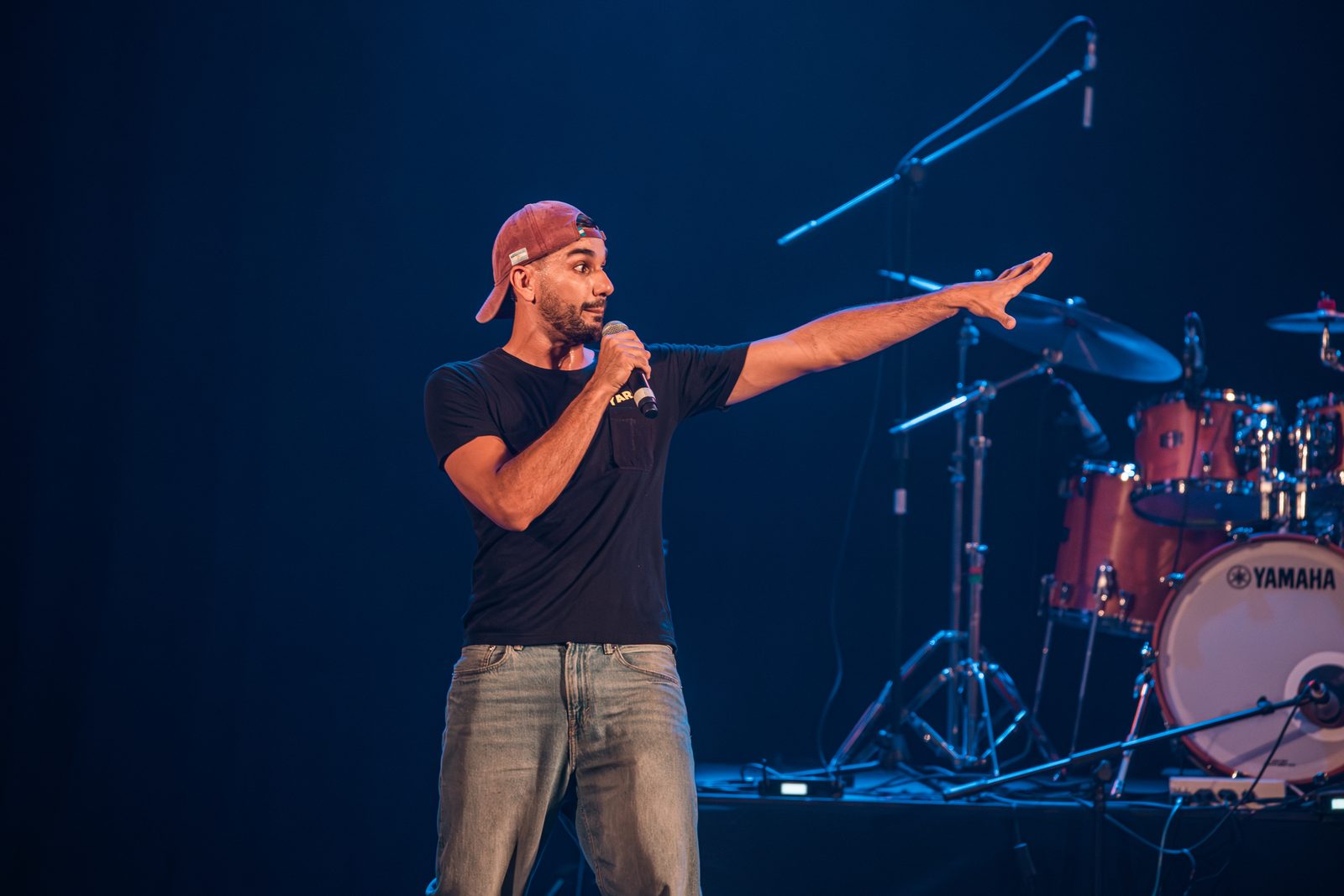 Mauricio Nozica en el escenario del Teatro Sarmiento