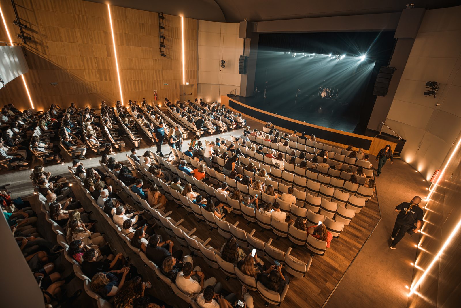 La platea del Teatro Sarmiento llena